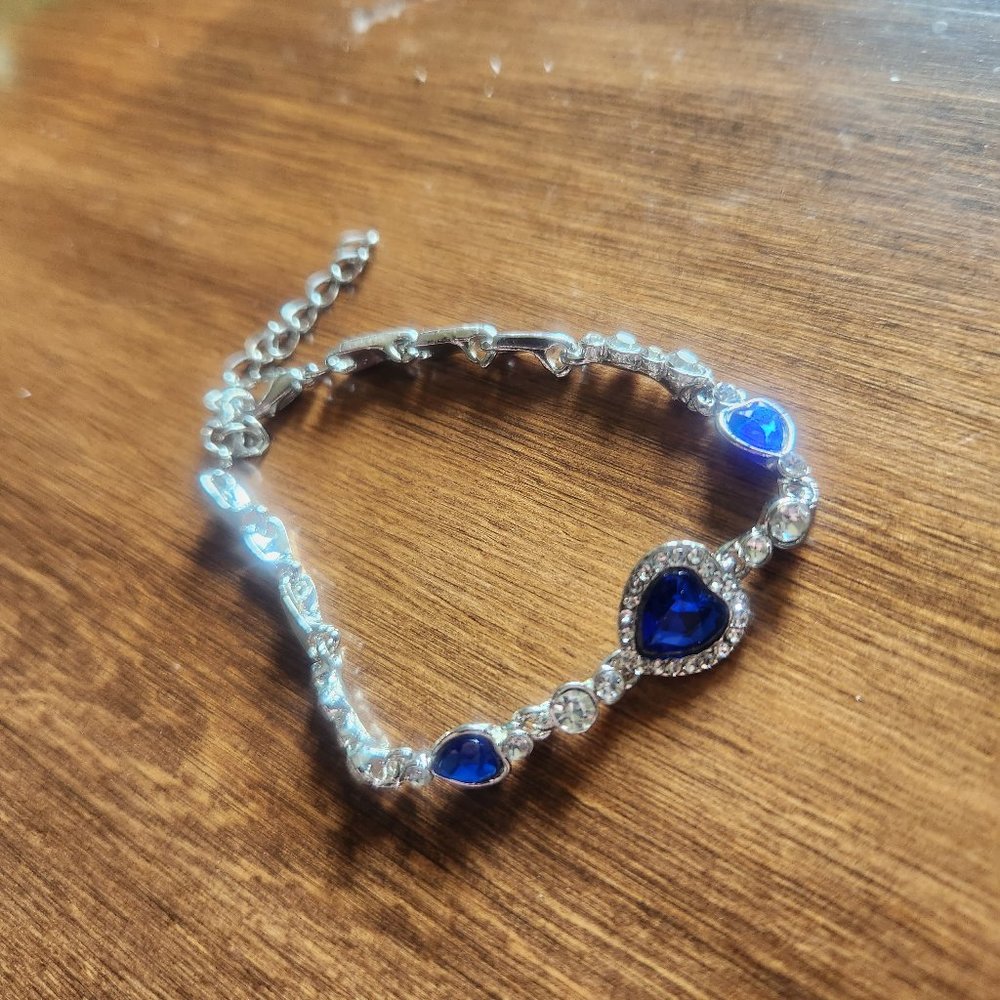 7" Silver Tone Blue Rhinestone Heart Bracelet Love Theme Fashion Design Style